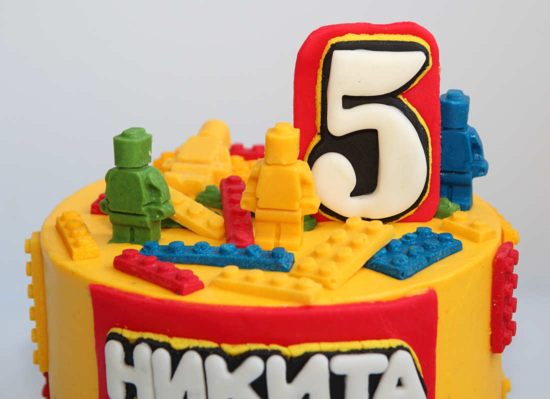 Lego cake for a boy's 5th birthday