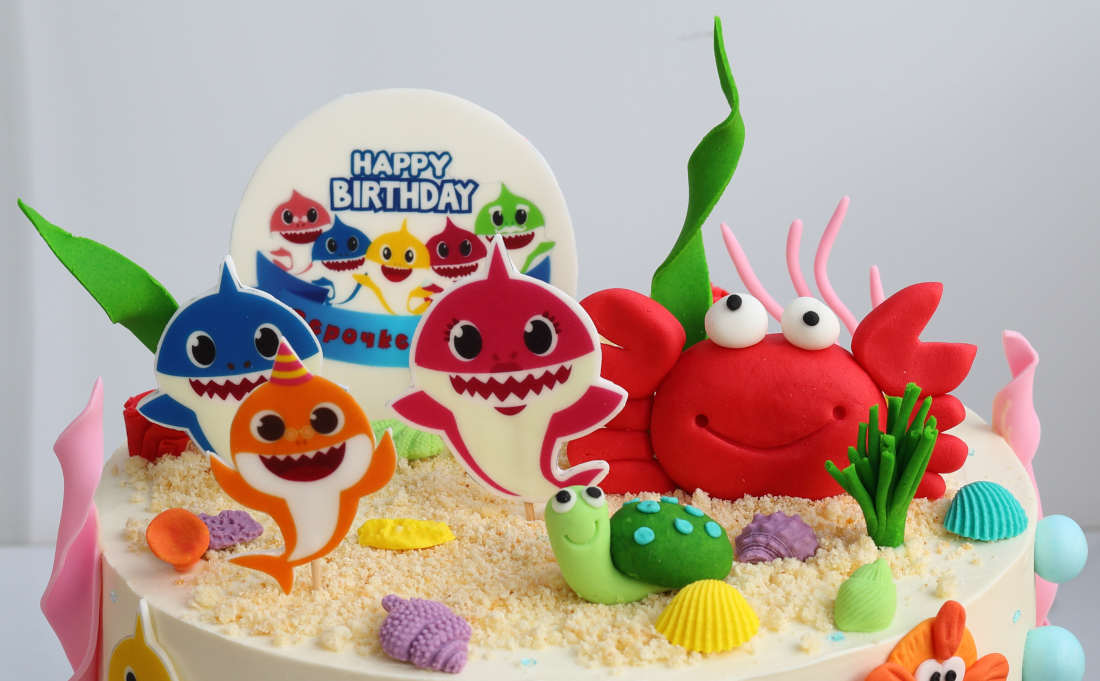 Baby Shark topper with name and age. Sharks and a big red crab