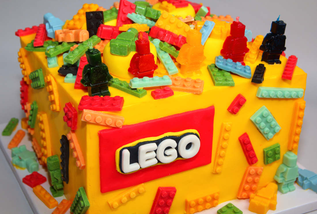 Lego šokolado kaladėlės ir minifigūrėlės žvakės