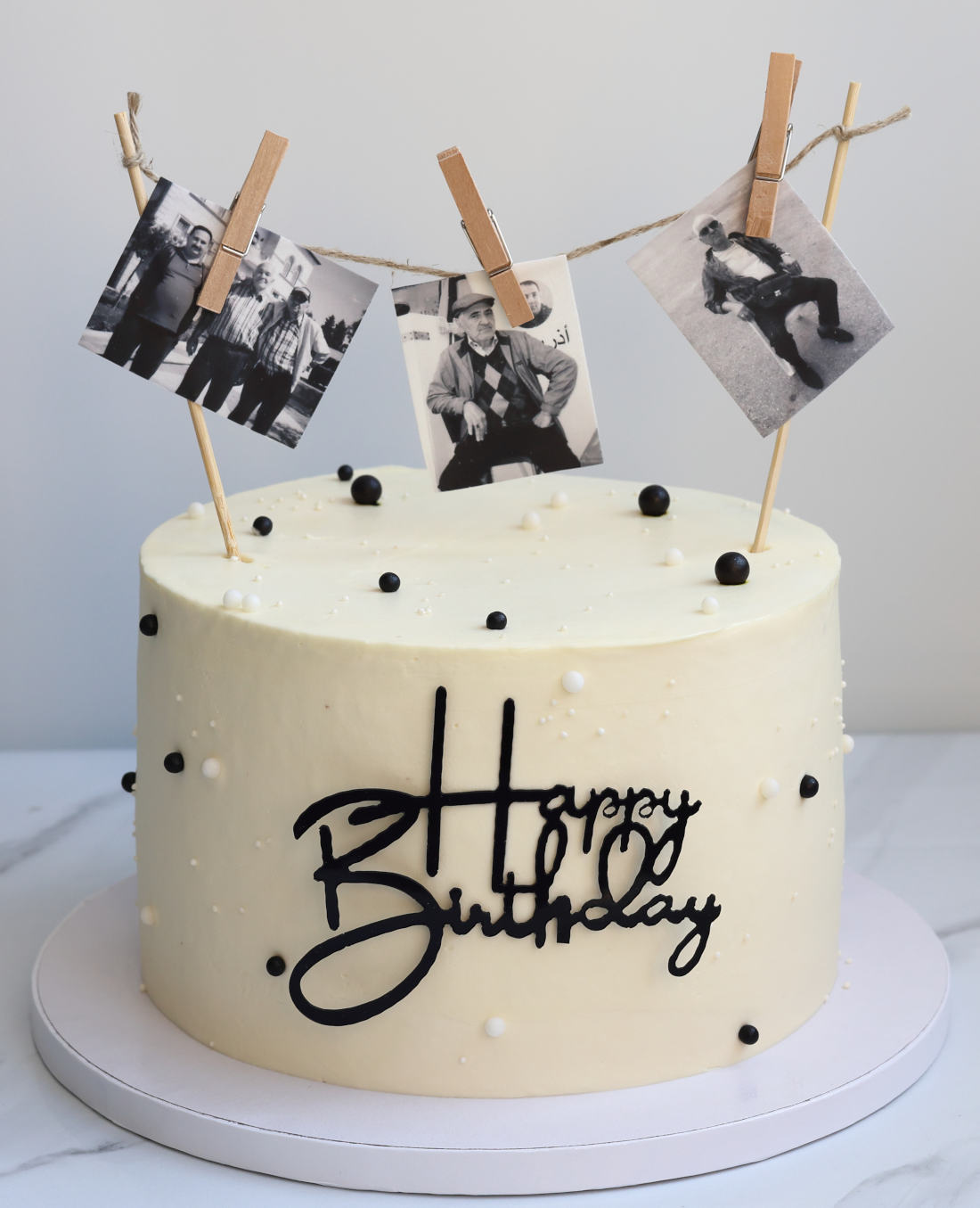 Tortas su juodai baltomis nuotraukomis