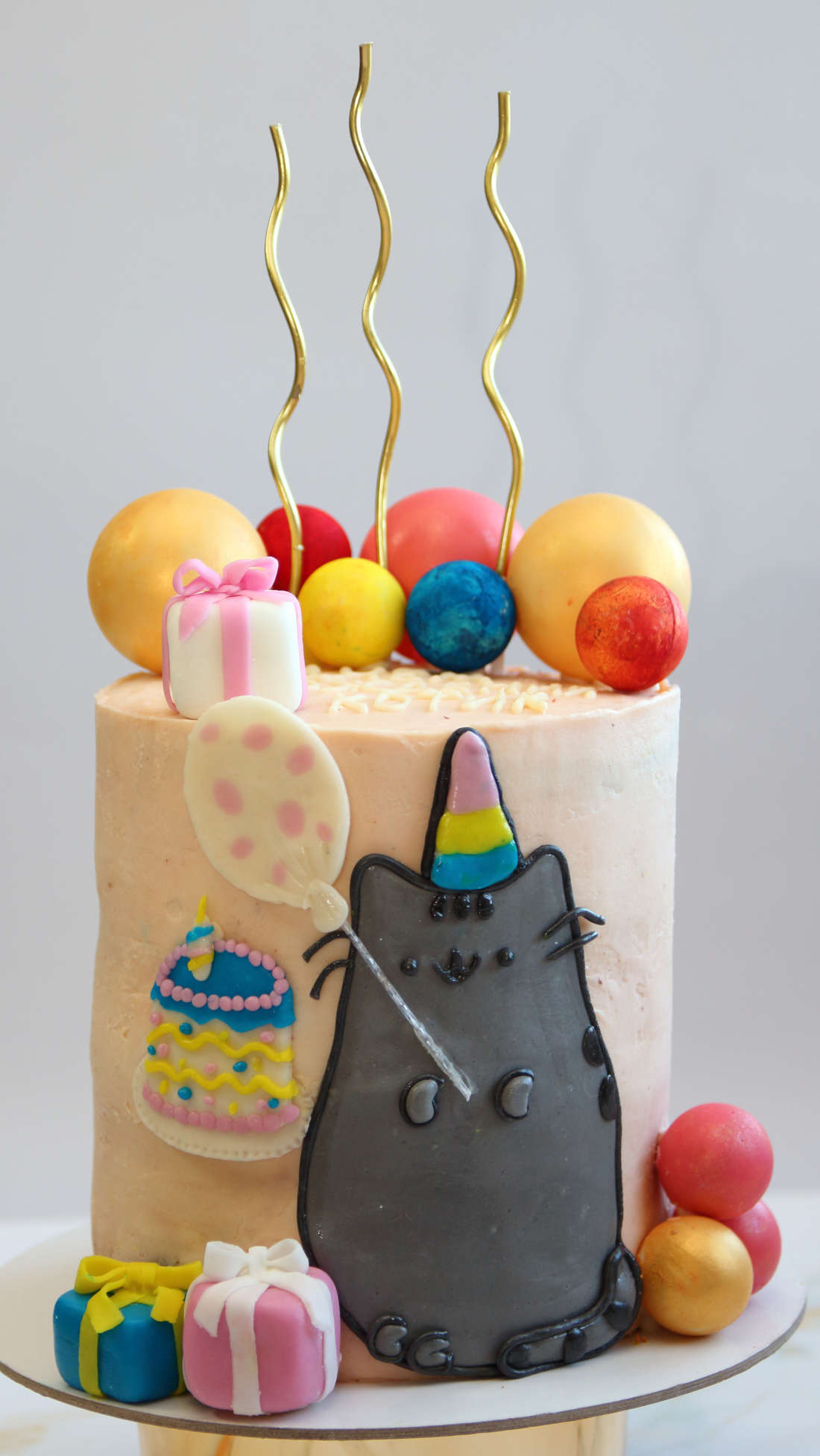 Birthday cake with the cat, the balloon, and gifts