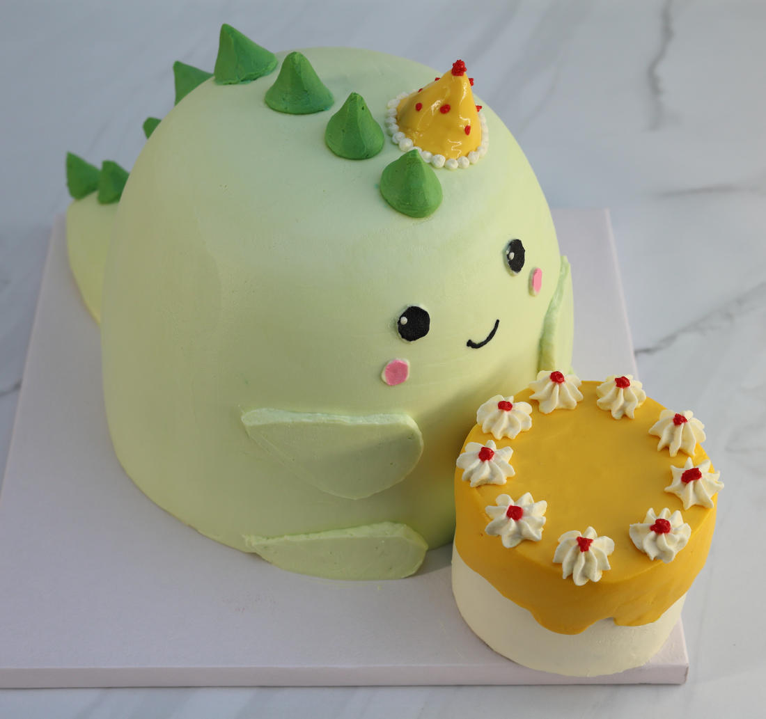 Dinozauras ir gimtadienio tortas