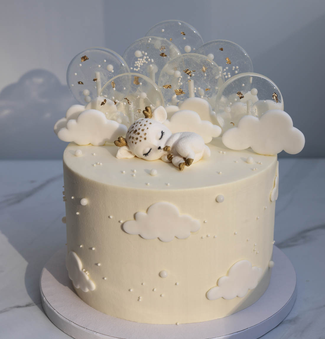 Cake with the little deer for a small child