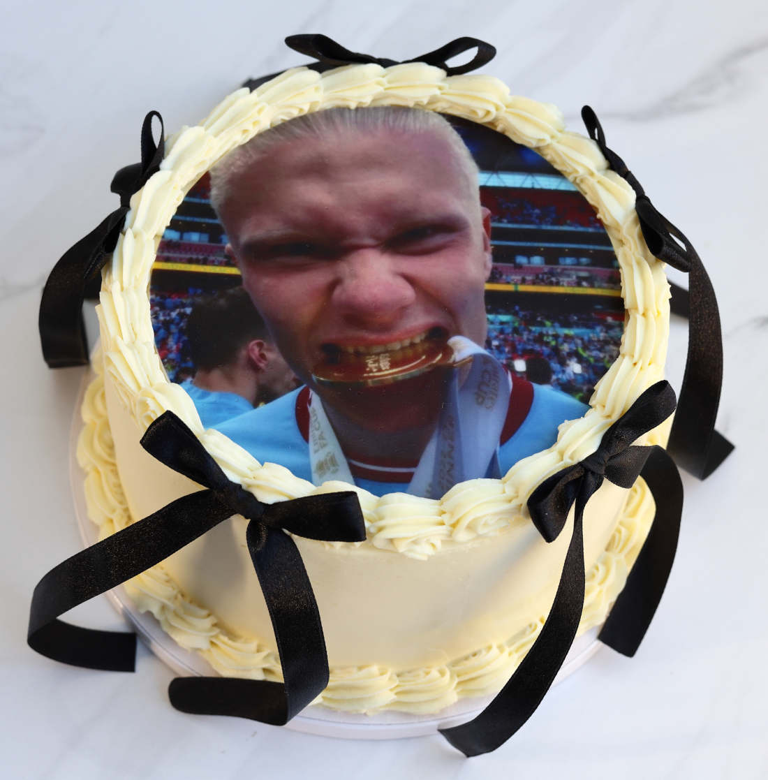 Cake with a photo of footballer Erling Haaland