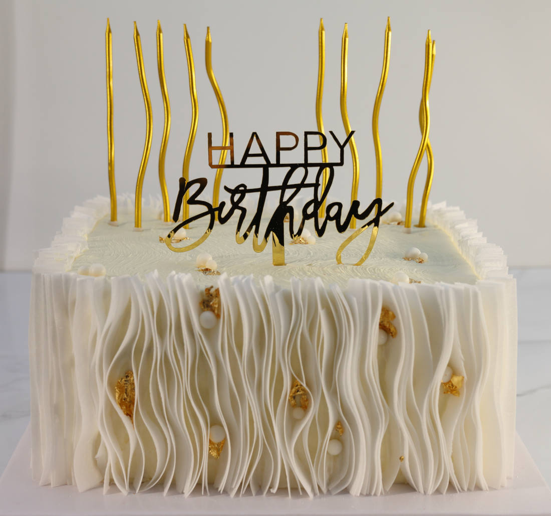 Торт для юбилея с топпером Happy Birthday