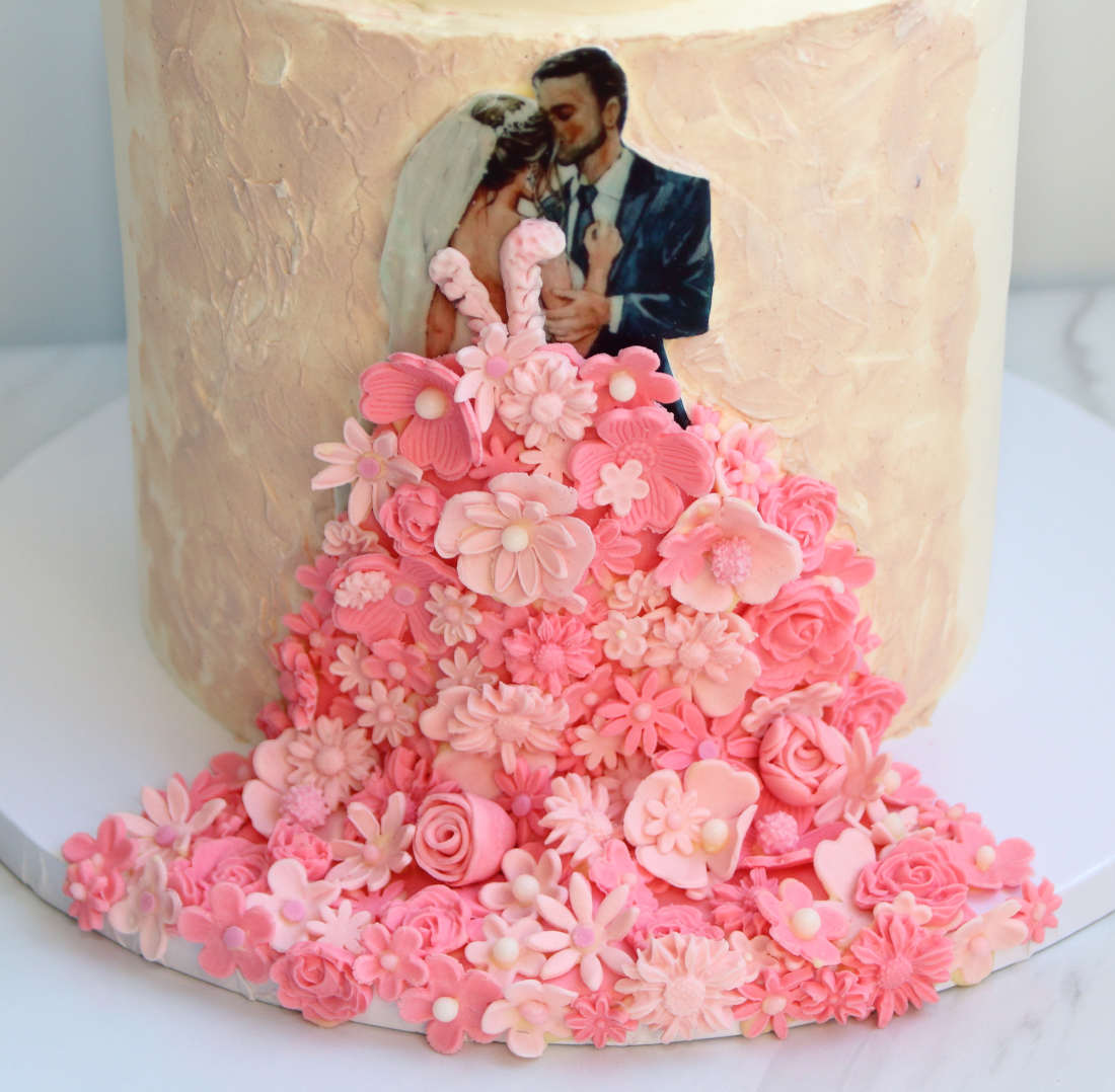 Photo of bride and groom on wedding cake