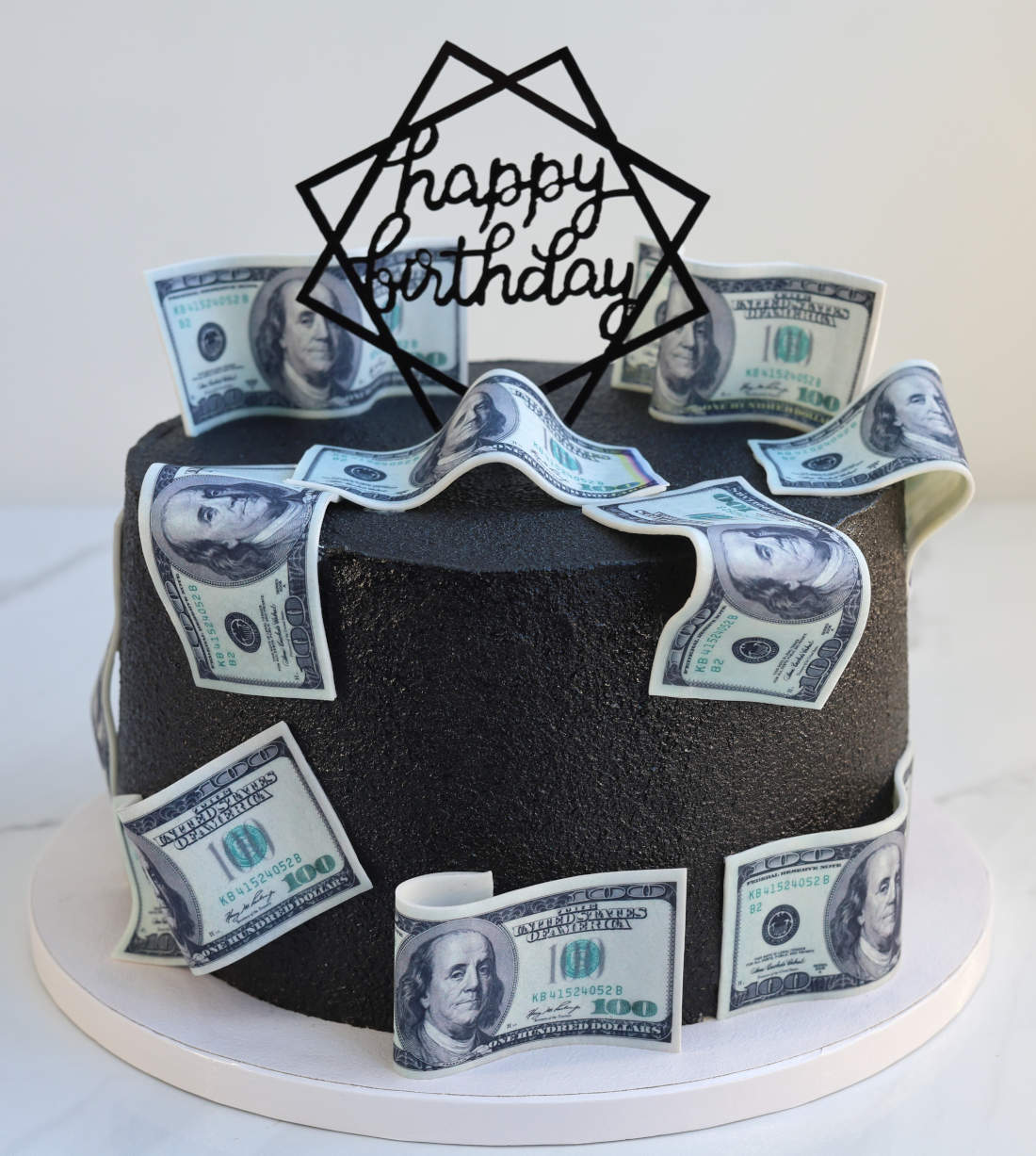 Tortas su pinigais ir užrašu Happy Birthday