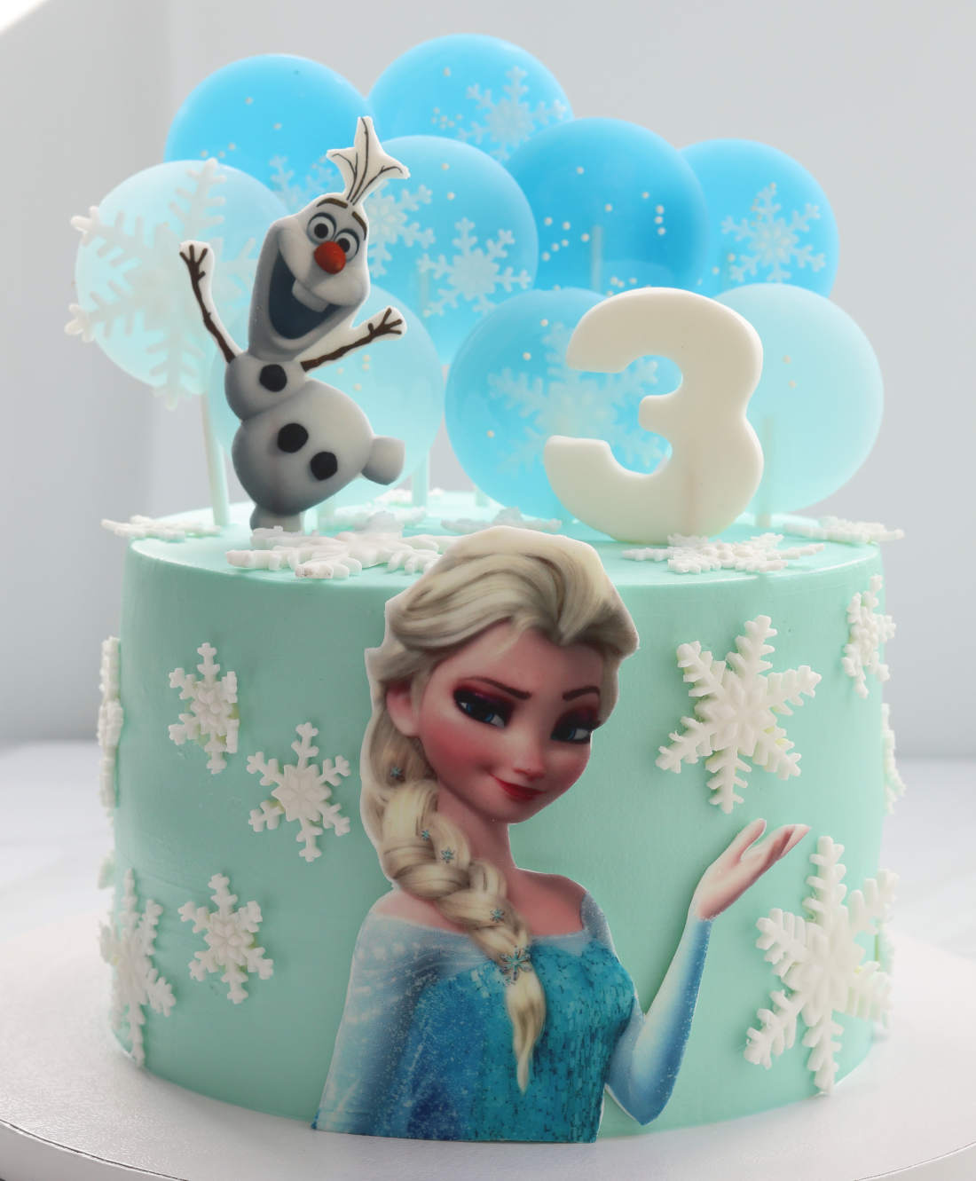 Tortas su Olafu, Elsa, ledinukais ir snaigėmis