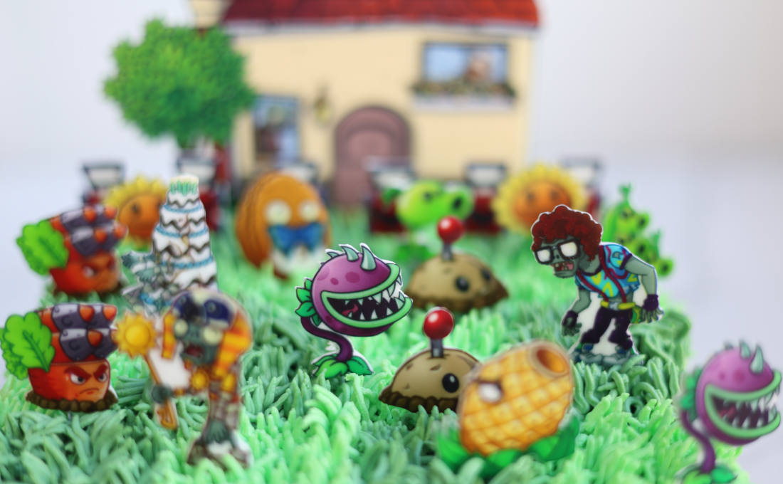 Augalai ir zombiai ant gimtadienio torto
