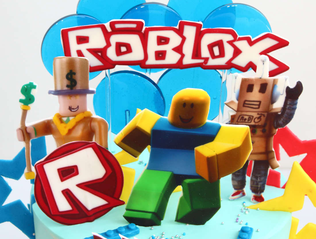 Roblox personažai ant torto
