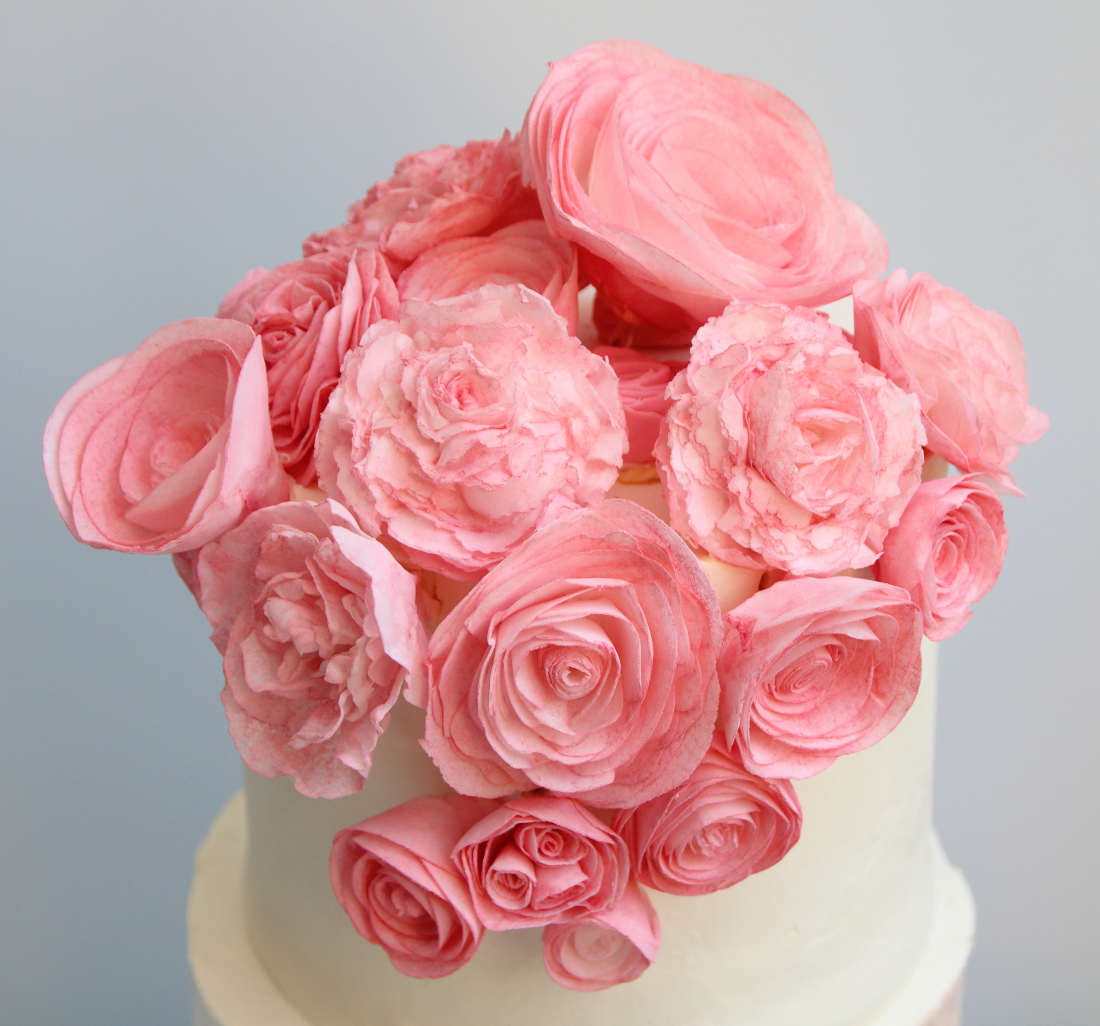 Roses from wafer paper on wedding cake