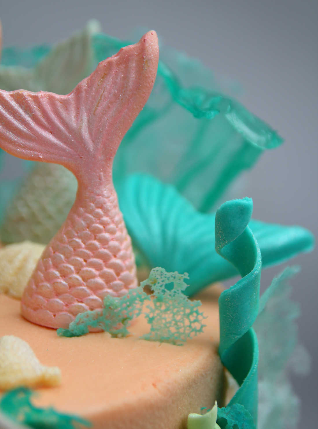 Seaweed from fondant icing on a sea cake
