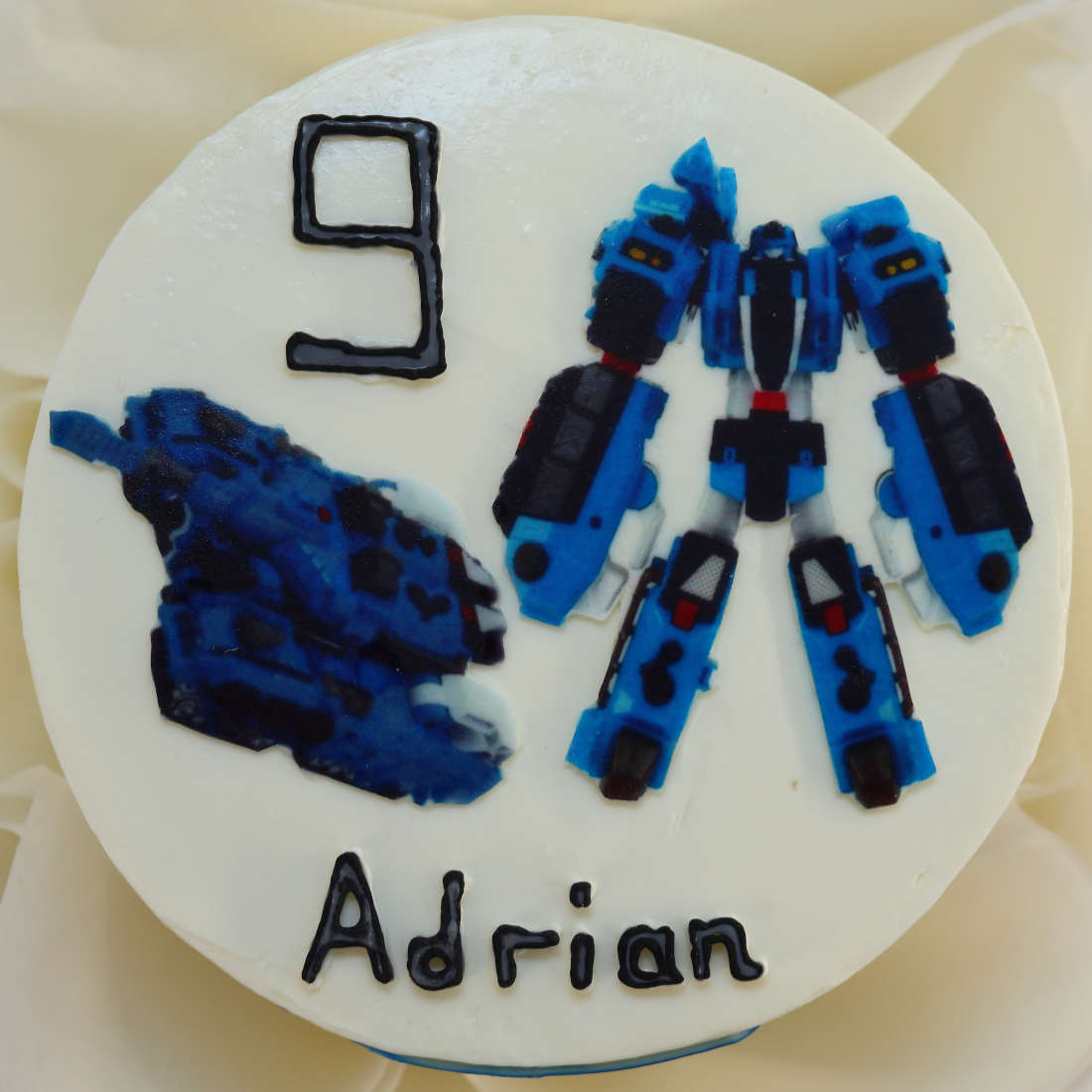 Bento cake with the robot and the tank for a 9-year-old boy