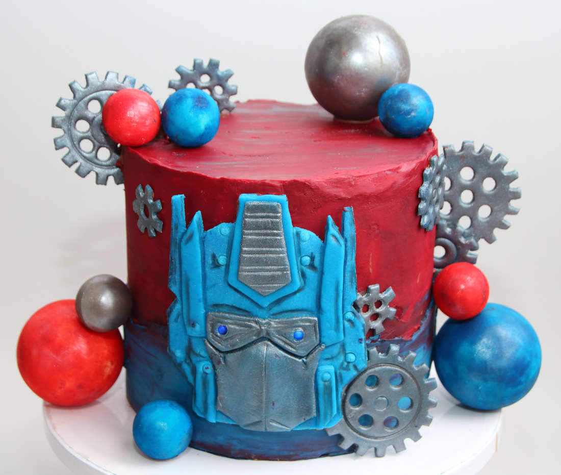 Transformers cake without Optimus Prime