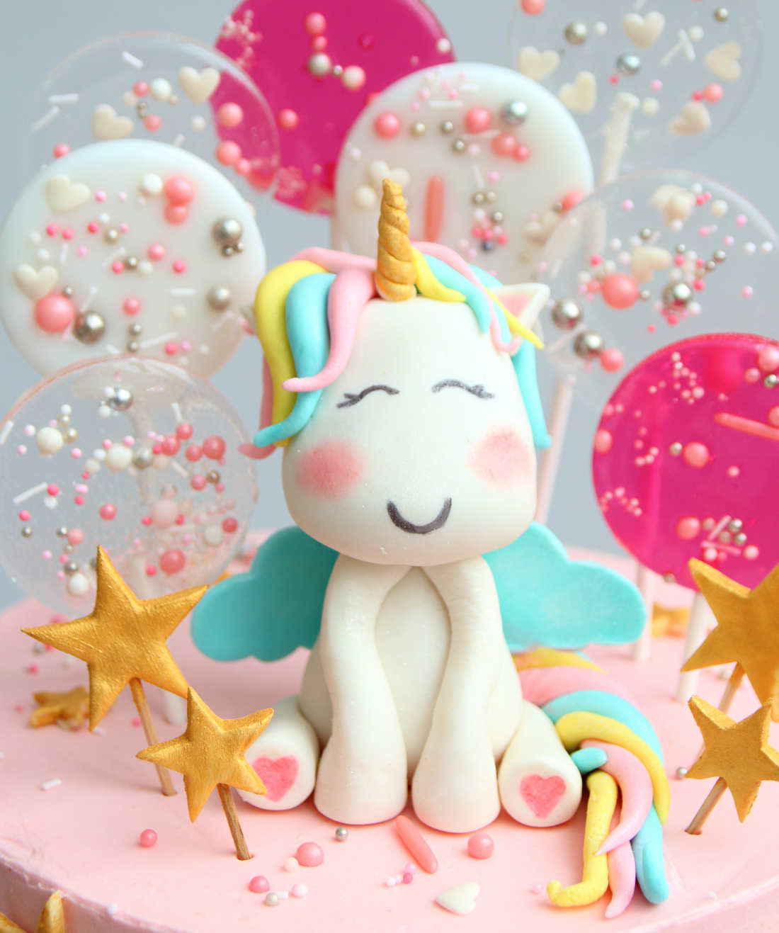 Cake with a unicorn made from pastry fondant