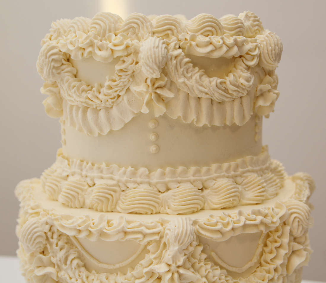 Sugar-free wedding cake decoration